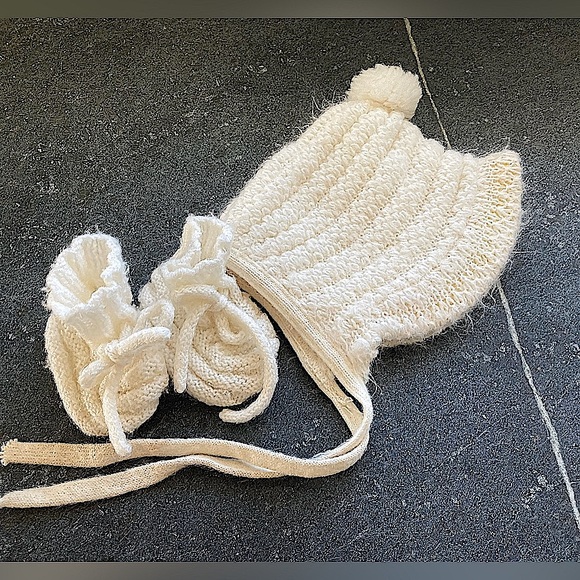 2/$10 - White & Pink Baby Bonnets and White knit Baby Booties with tassels - Picture 8 of 15